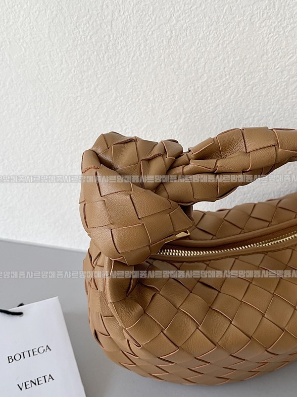 보테가베네타호보스몰 20260214-162141-005루.jpg