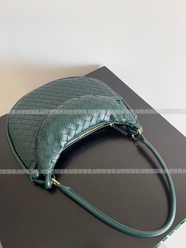 보테가베네타제멜리백 20260214-171908-004루.jpg