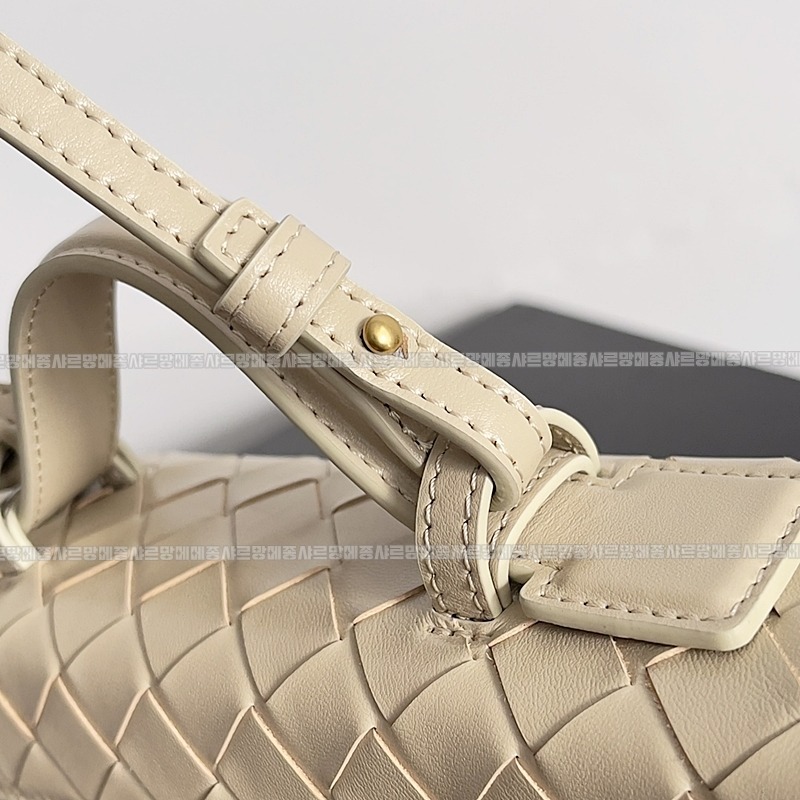 보테가베네타뱅뱅베네티케이스 20260215-103346-005루.jpg