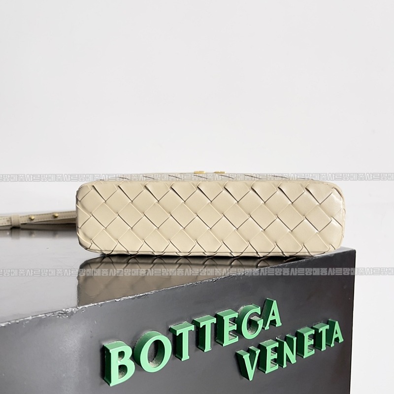 보테가베네타뱅뱅베네티케이스 20260215-103346-004루.jpg