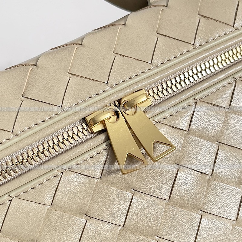 보테가베네타뱅뱅베네티케이스 20260215-103347-006루.jpg