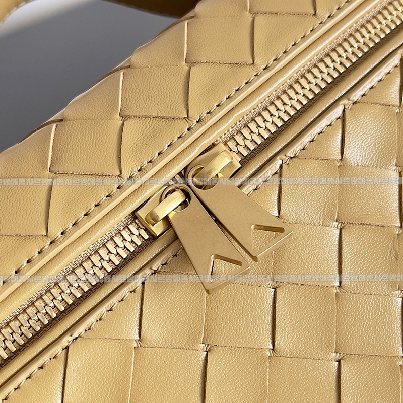 보테가베네타뱅뱅베네티케이스 20260215-103643-006루.jpg