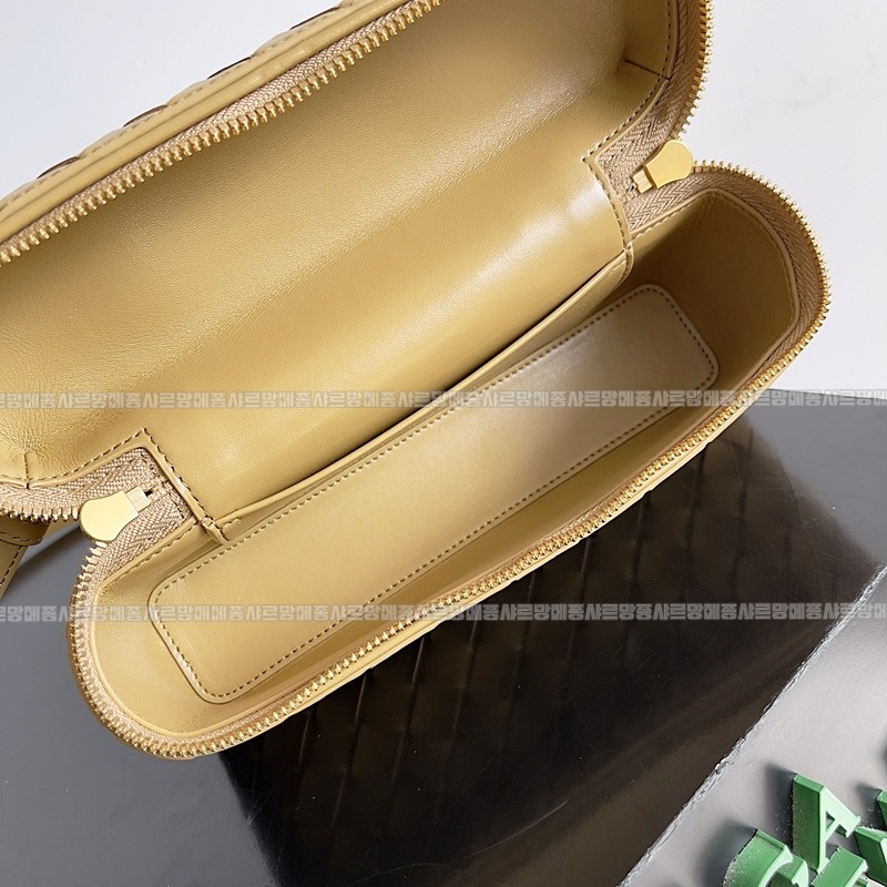 보테가베네타뱅뱅베네티케이스 20260215-103643-009루.jpg