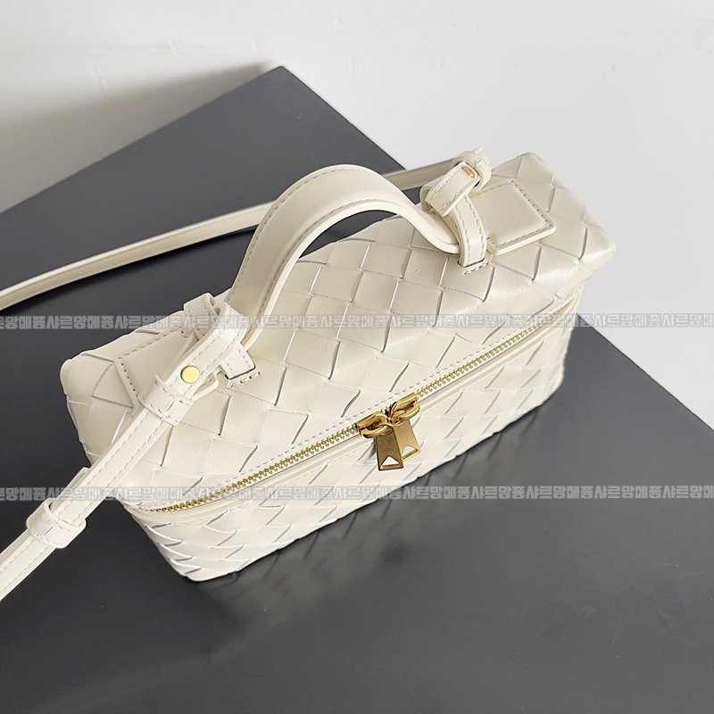 보테가베네타뱅뱅베네티케이스 20260215-103836-007루.jpg