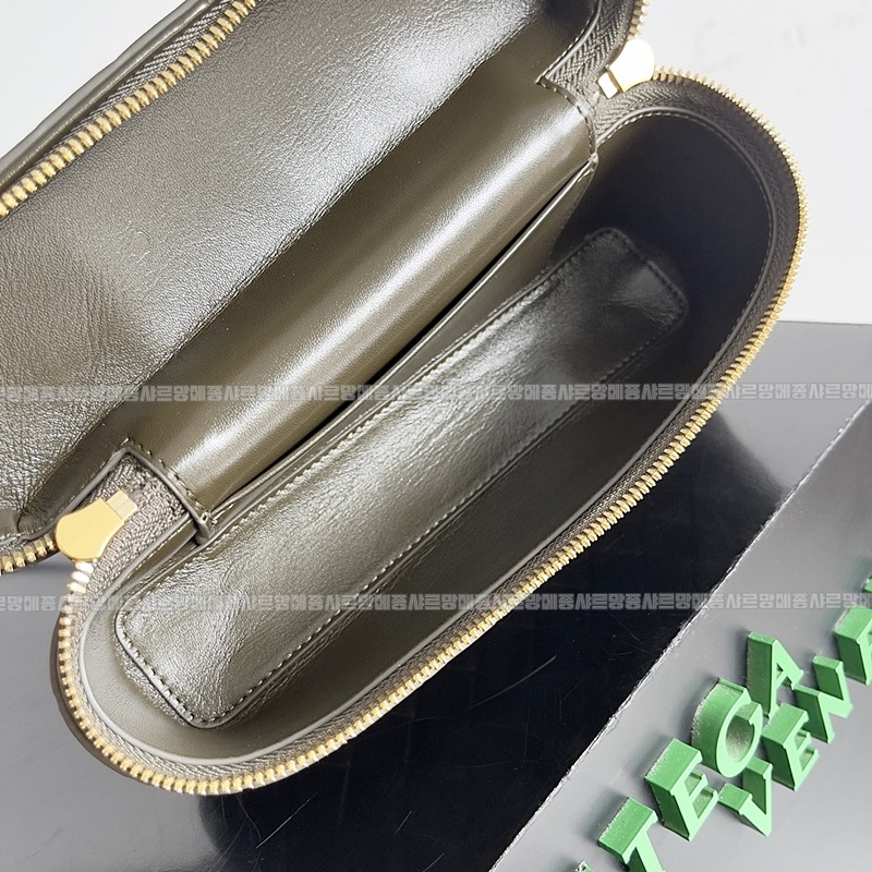 보테가베네타뱅뱅베네티케이스 20260215-104022-009루.jpg