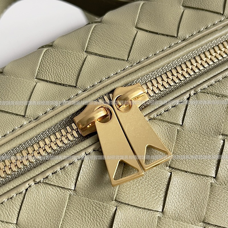 보테가베네타뱅뱅베네티케이스 20260215-104308-005루.jpg