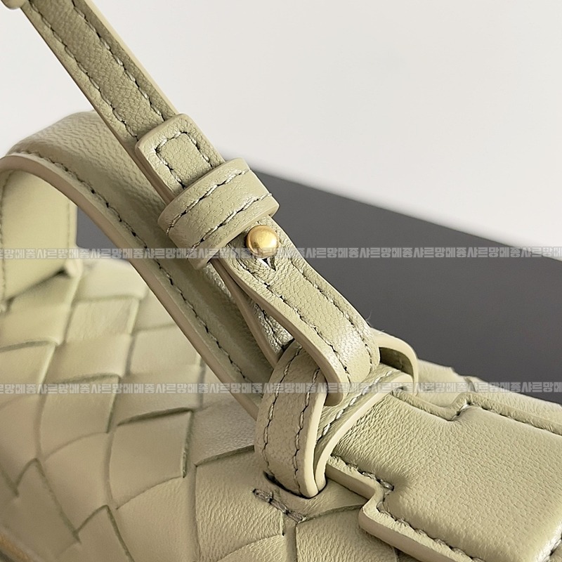 보테가베네타뱅뱅베네티케이스 20260215-104309-006루.jpg