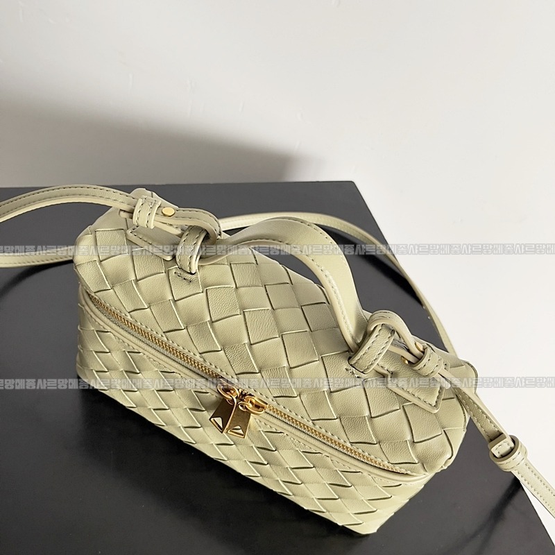 보테가베네타뱅뱅베네티케이스 20260215-104309-007루.jpg