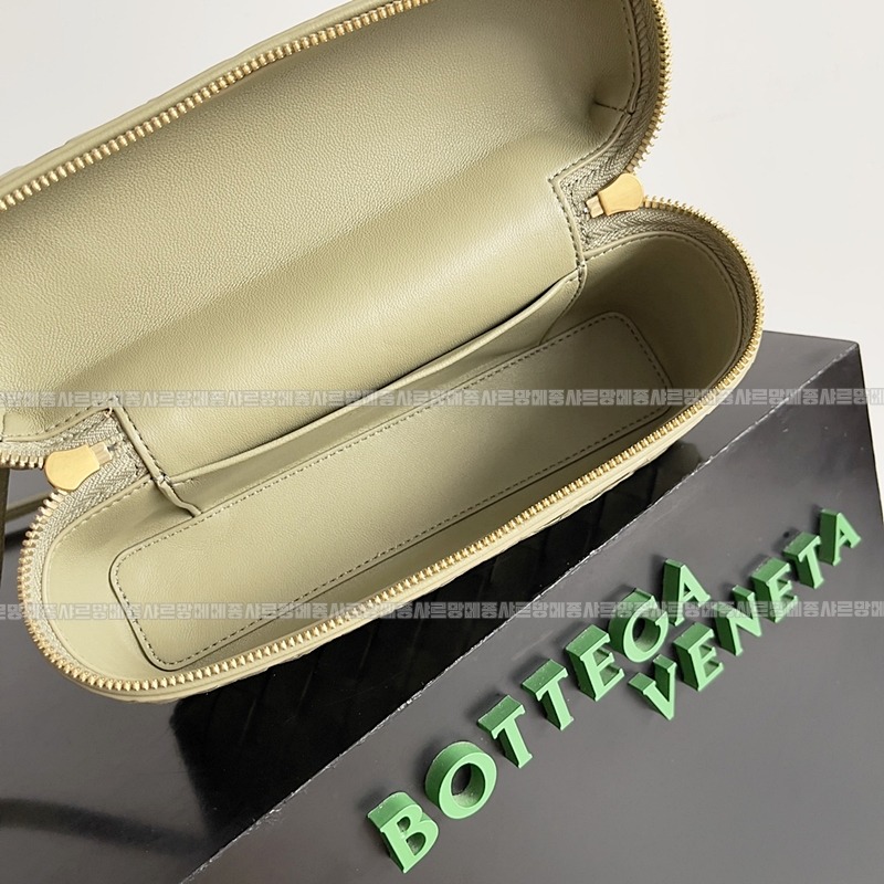 보테가베네타뱅뱅베네티케이스 20260215-104309-009루.jpg