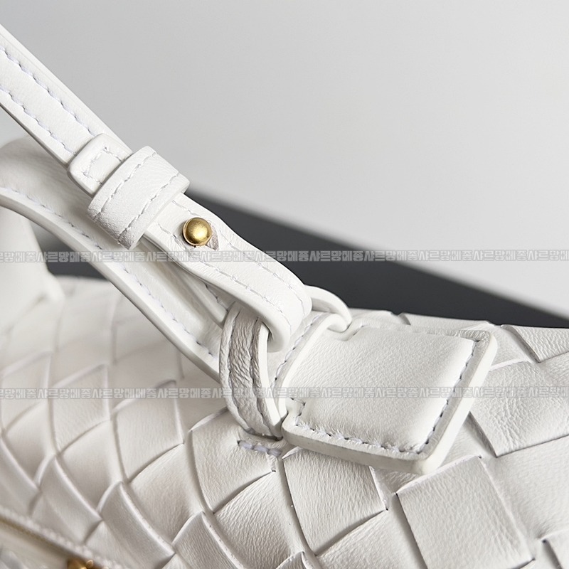 보테가베네타뱅뱅베네티케이스 20260215-104452-005루.jpg