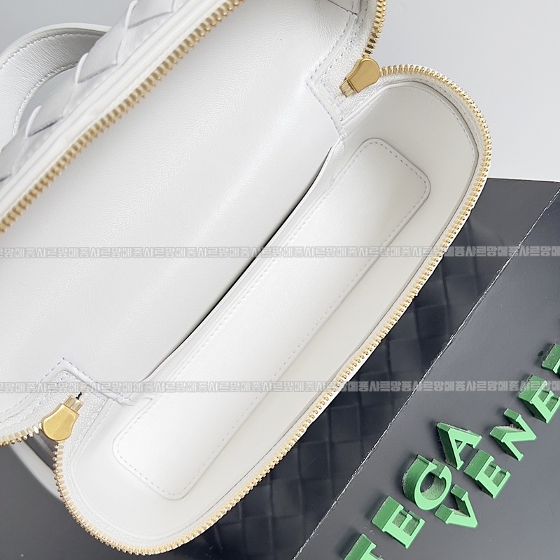 보테가베네타뱅뱅베네티케이스 20260215-104453-009루.jpg