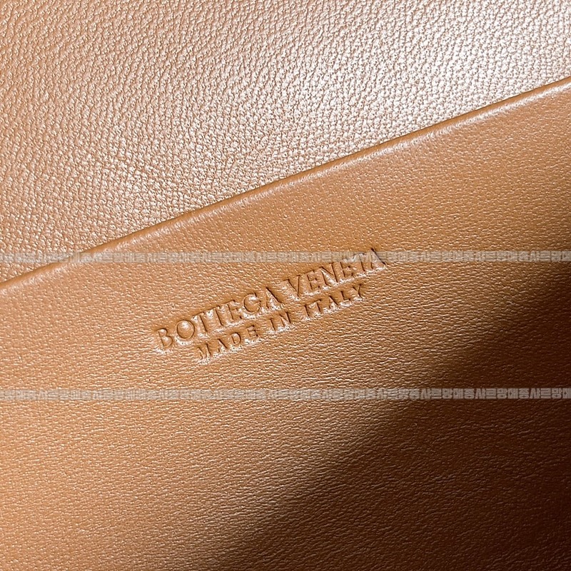 보테가베네타뱅뱅베네티케이스 20260215-104821-008루.jpg