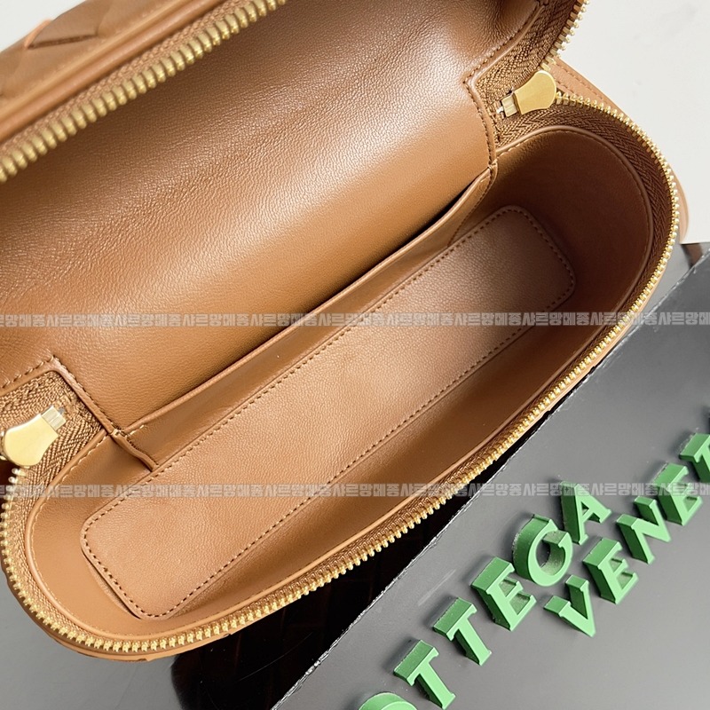 보테가베네타뱅뱅베네티케이스 20260215-104822-009루.jpg