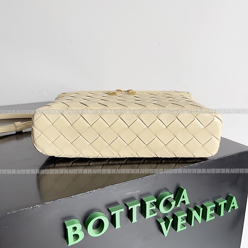 보테가베네타뱅뱅베네티케이스 20260215-104959-004루.jpg