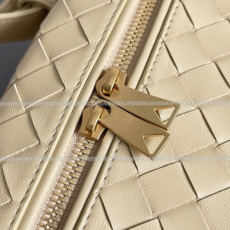 보테가베네타뱅뱅베네티케이스 20260215-104959-005루.jpg