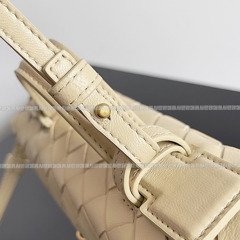 보테가베네타뱅뱅베네티케이스 20260215-105000-006루.jpg