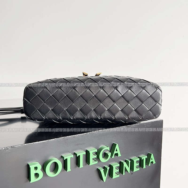 보테가베네타뱅뱅베네티케이스 20260215-105515-005루.jpg