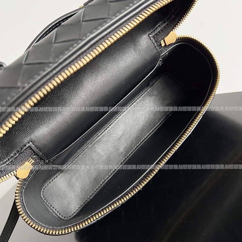 보테가베네타뱅뱅베네티케이스 20260215-105515-009루.jpg