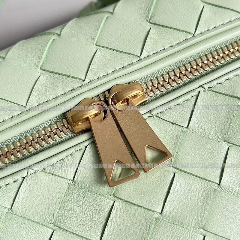 보테가베네타뱅뱅베네티케이스 20260215-110038-004루.jpg