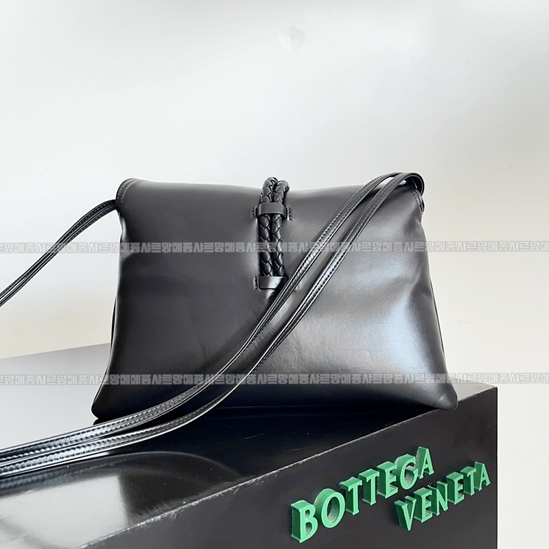 보테가베네타리베르타숄더백미디움 20260215-133803-003루.jpg