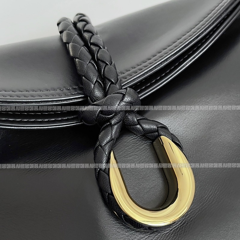 보테가베네타리베르타숄더백미디움 20260215-133804-005루.jpg