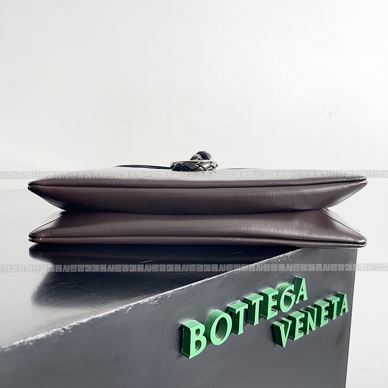 보테가베네타리베르타숄더백미디움 20260215-134206-004루.jpg