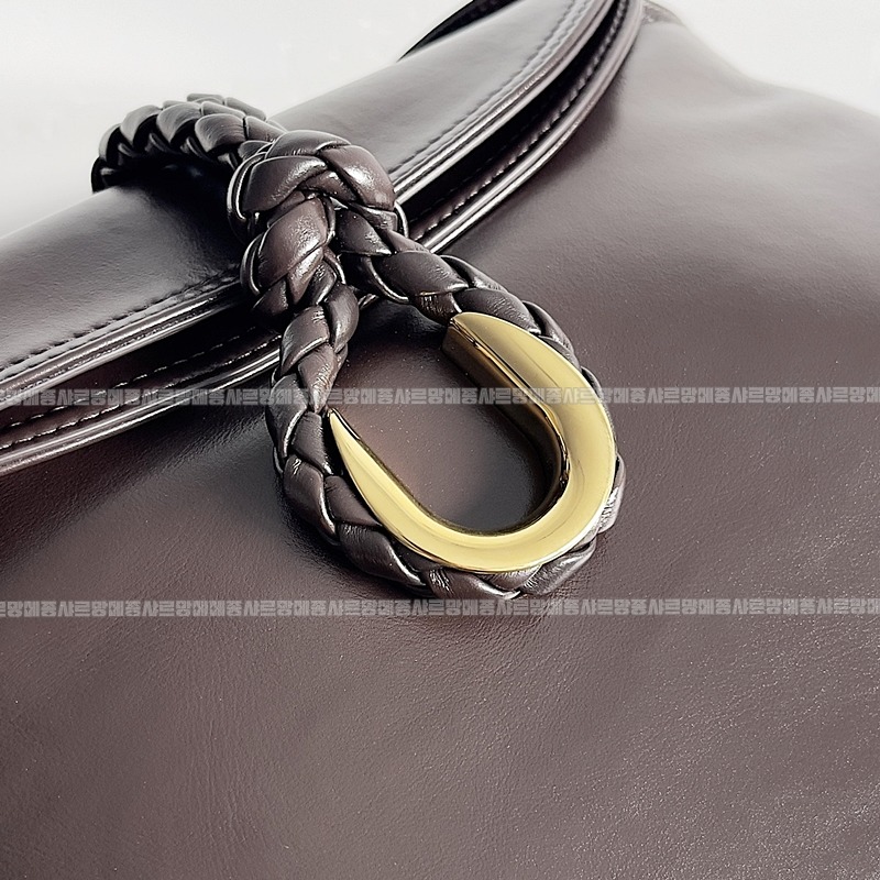 보테가베네타리베르타숄더백미디움 20260215-134206-005루.jpg