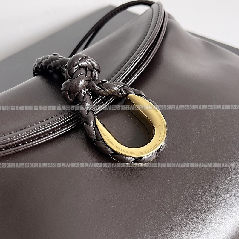 보테가베네타리베르타숄더백스몰 20260215-135349-005루.jpg