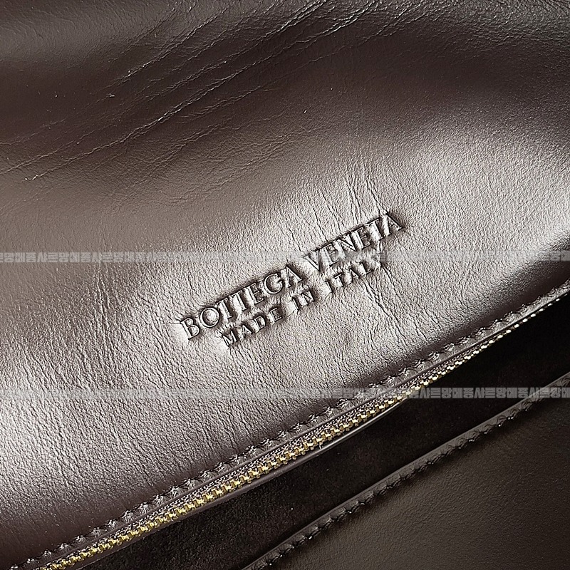 보테가베네타리베르타숄더백스몰 20260215-135350-007루.jpg