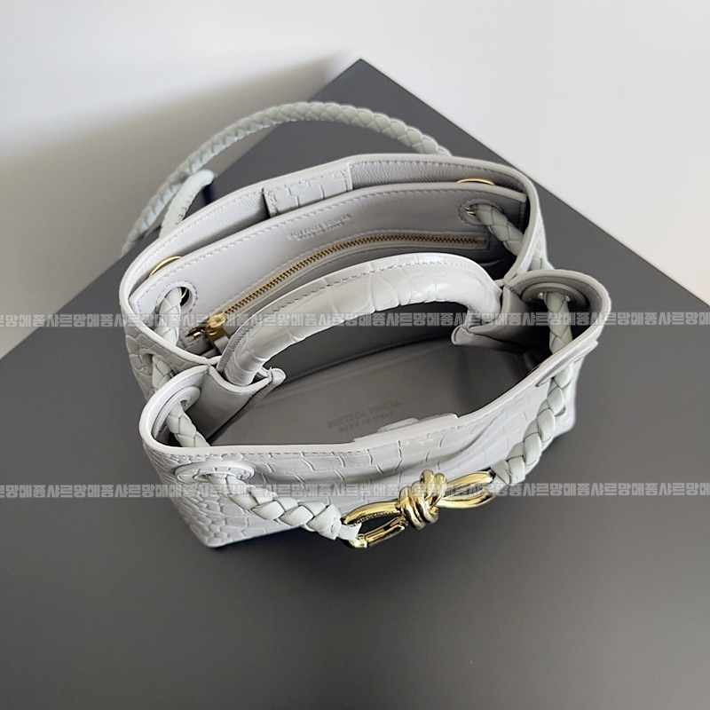 보테가베네타안디아모크로커다일가죽 20260215-145322-009루.jpg