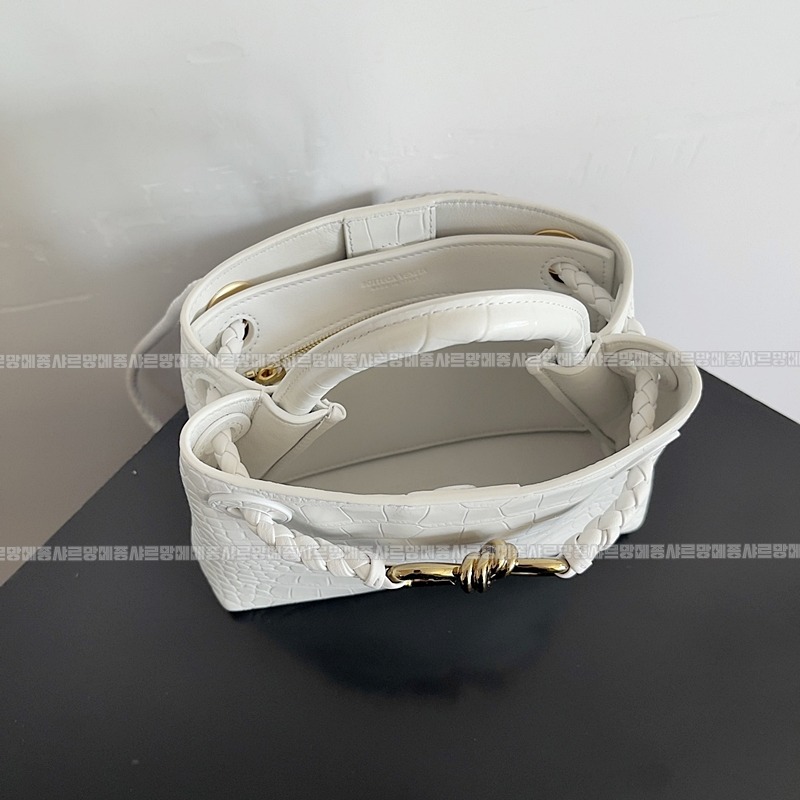 보테가베네타안디아모크로커다일가죽 20260215-150716-009루.jpg