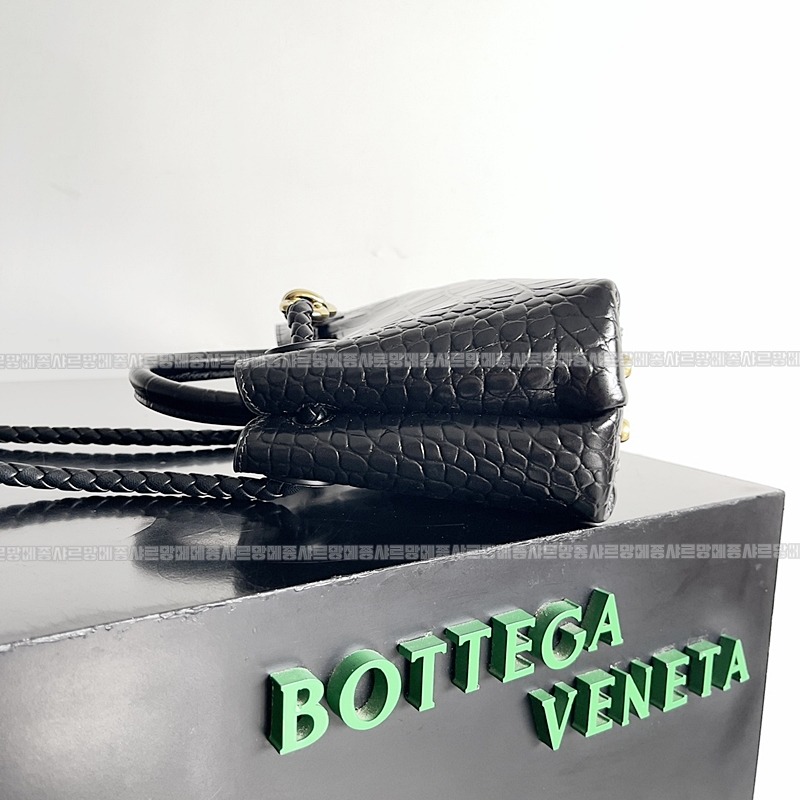 보테가베네타안디아모크로커다일가죽 20260215-150907-002루.jpg