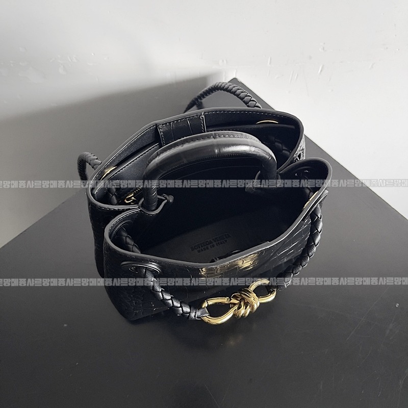 보테가베네타안디아모크로커다일가죽 20260215-150908-007루.jpg