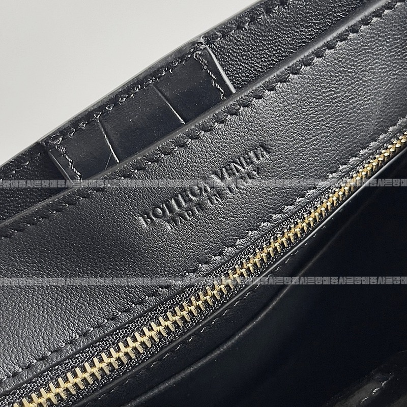 보테가베네타안디아모크로커다일가죽 20260215-150908-009루.jpg