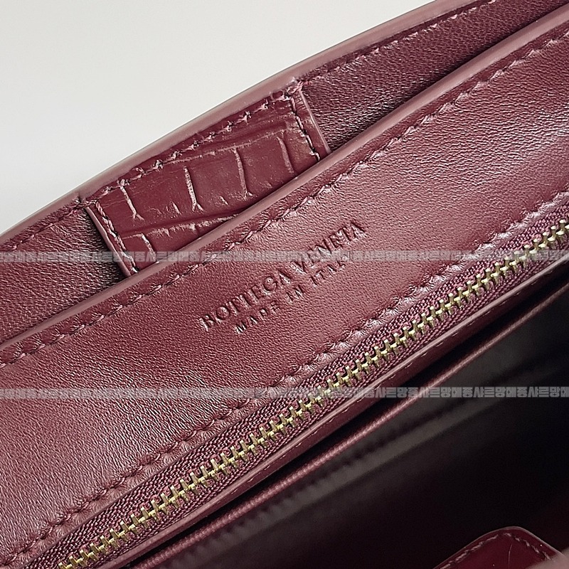 보테가베네타안디아모크로커다일가죽 20260215-151105-006루.jpg