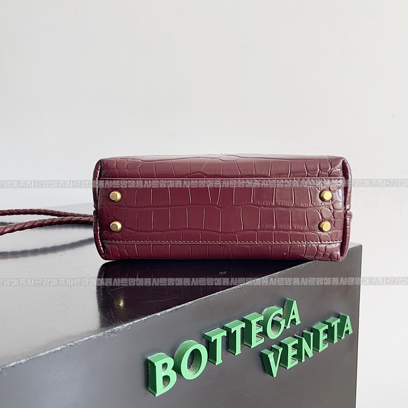 보테가베네타안디아모크로커다일가죽 20260215-151105-004루.jpg