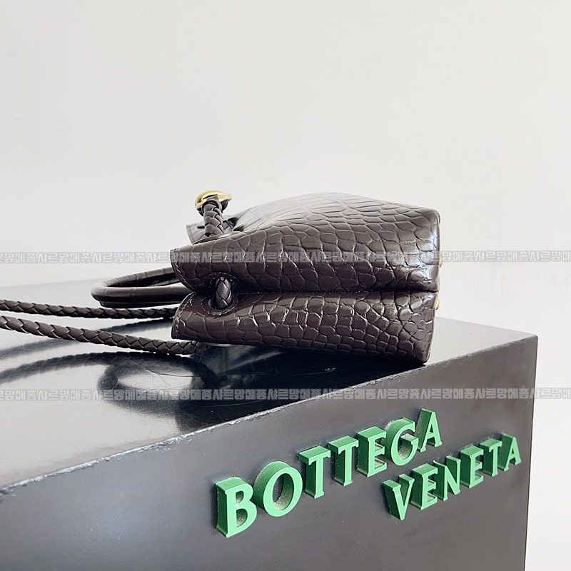 보테가베네타안디아모크로커다일가죽 20260215-151520-002루.jpg