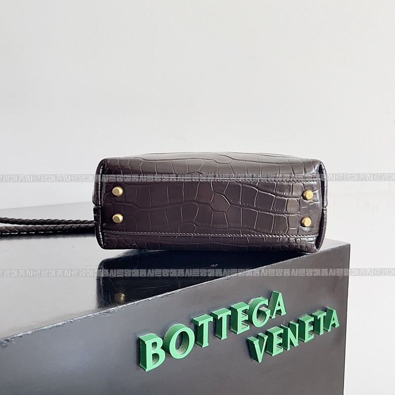 보테가베네타안디아모크로커다일가죽 20260215-151520-004루.jpg