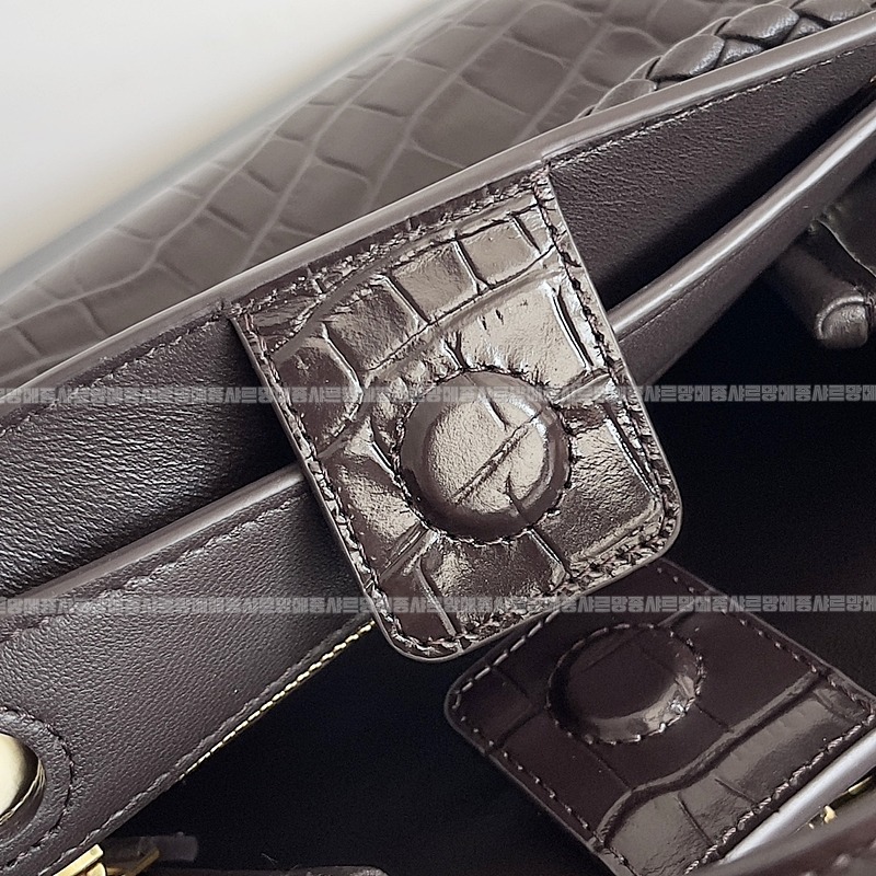 보테가베네타안디아모크로커다일가죽 20260215-151520-008루.jpg