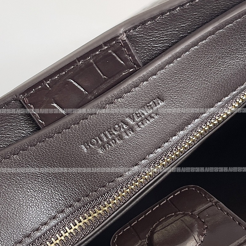 보테가베네타안디아모크로커다일가죽 20260215-151520-007루.jpg