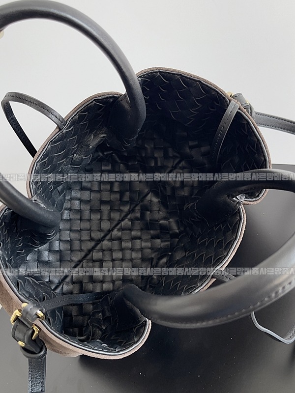 보테가베네타피나코데카미디움 20260215-163940-009루.jpg