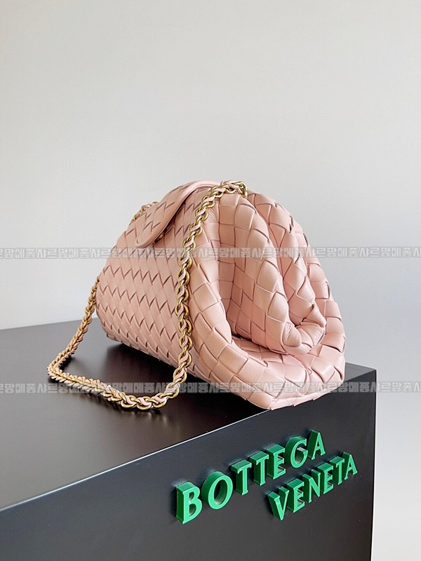 보테가베네타인트래치아토레더클러치미디움 20260216-093822-002루.jpg