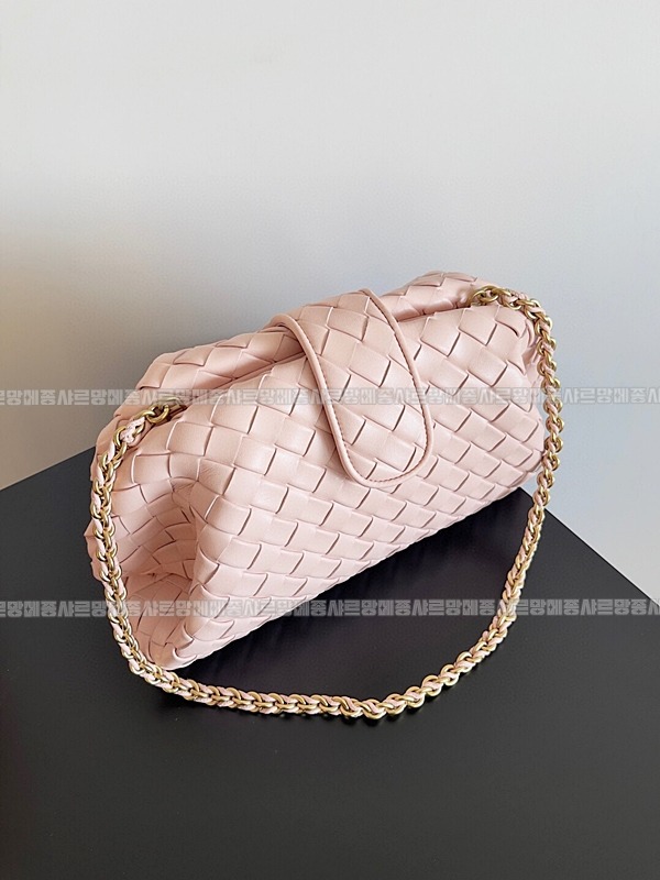 보테가베네타인트래치아토레더클러치미디움 20260216-093823-004루.jpg