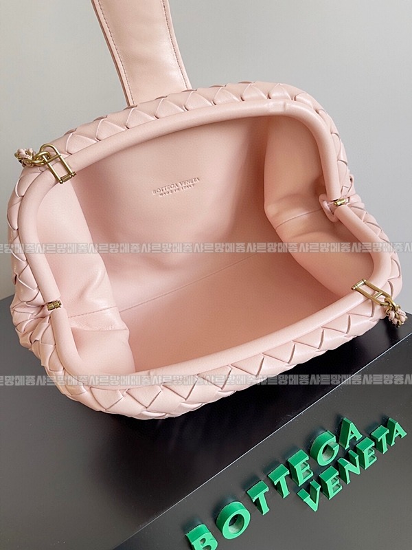 보테가베네타인트래치아토레더클러치미디움 20260216-093823-009루.jpg