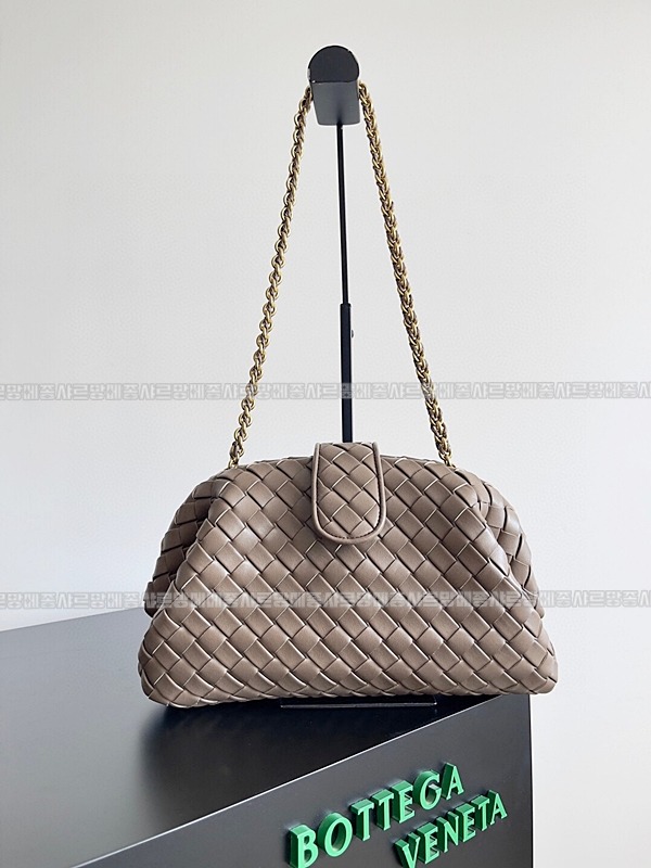 보테가베네타인트래치아토레더클러치미디움 20260216-094550-001루.jpg