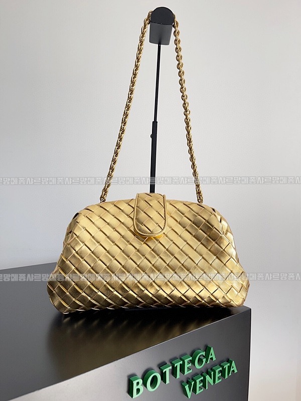 보테가베네타인트래치아토레더클러치스몰 20260216-095410-001루.jpg