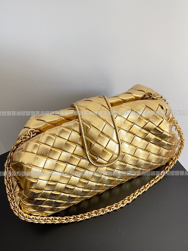 보테가베네타인트래치아토레더클러치스몰 20260216-095411-004루.jpg