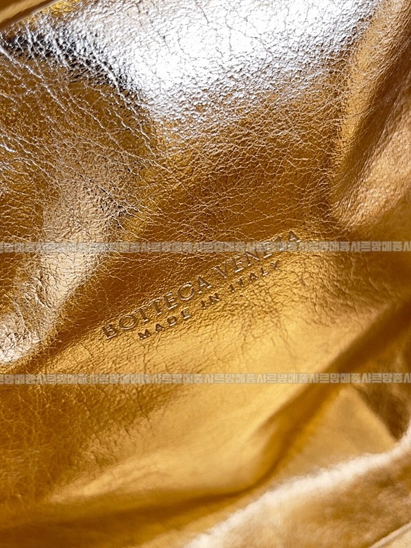 보테가베네타인트래치아토레더클러치스몰 20260216-095411-006루.jpg