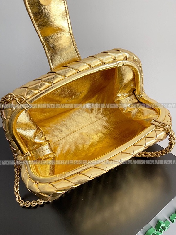 보테가베네타인트래치아토레더클러치스몰 20260216-095411-009루.jpg