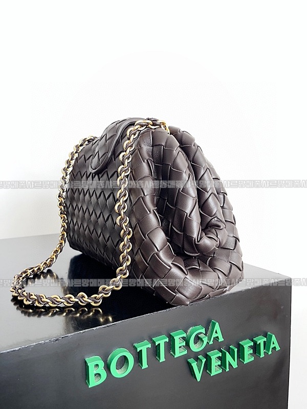 보테가베네타인트래치아토레더클러치스몰 20260216-095605-003루.jpg